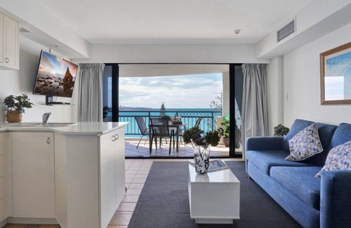 Golden Beach Apartment | RAMADA UNIT 812 - Beachfront holidaying at its best