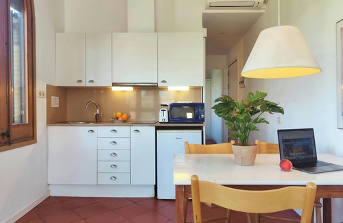 Gothic Quarter Apartment | Rambla C- ideal for couples; inspiring views!