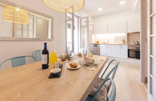 Old Town Apartment | Rambla River - Holiday Apartment Rental in Girona | Bravissimo