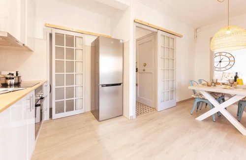 Old Town Apartment | Rambla River - Holiday Apartment Rental in Girona | Bravissimo