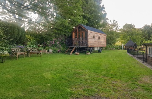 Holestone Moor Cottage | RAMBLER'S COTTAGE, pet friendly, with a garden in Matlock