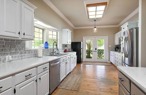 Wellborn Apartment | Rambling Ranch: Space & Charm