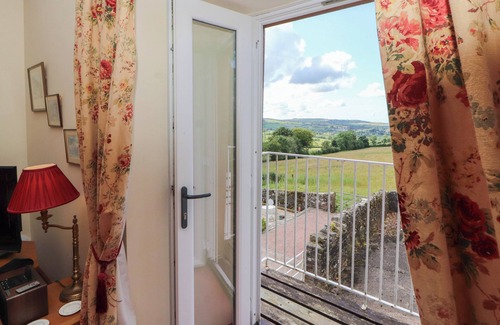 Wigton Cottage | RAMBLING ROSE COTTAGE, with open fire in Caldbeck