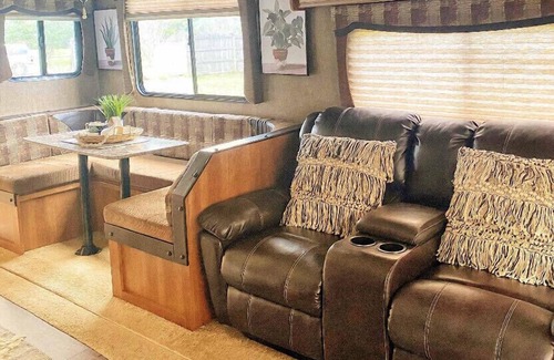 Florida Panhandle House | Rambling Rose Luxury Glamper at Rose Cottage Farm