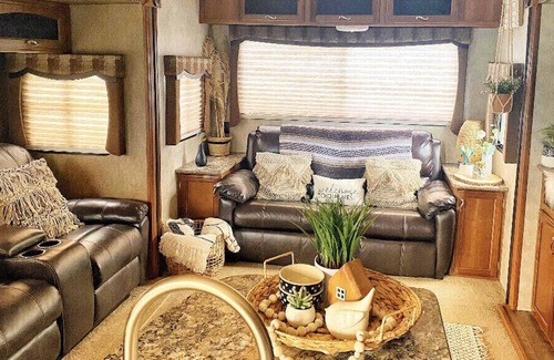 Florida Panhandle House | Rambling Rose Luxury Glamper at Rose Cottage Farm