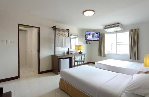 Chana Songkhram Hotel | Rambuttri Village Inn & Plaza