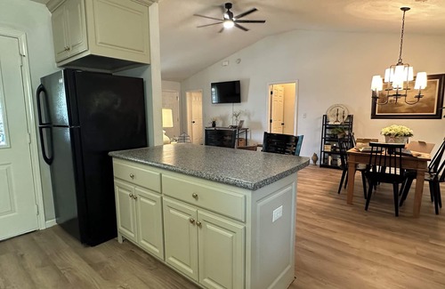 Northport House | Rammer Jammer Retreat - <6 miles from the University of Alabama & Bryant-Denny