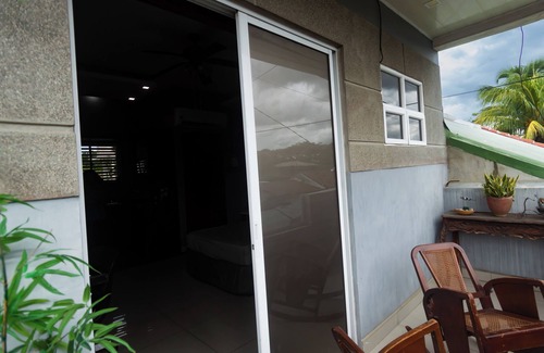 Leon Apartment | Ramos Studio - All you need in León: Relax with AC, WiFi &Hot Water +Garage