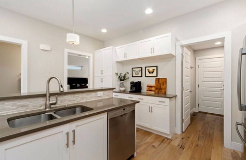 Old Town North House | Ram’s Roost | Rooftop Hot Tub, Patio & Family Fun