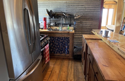 Dubois Cabin | RamsHorn Peak Cabin + 15 Acres, Great view, Animal friendly.