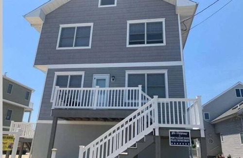 Point Pleasant Beach House | RAN131F | Enjoy access to Lake Louise, fishing, crabbing & more at this immaculate property!