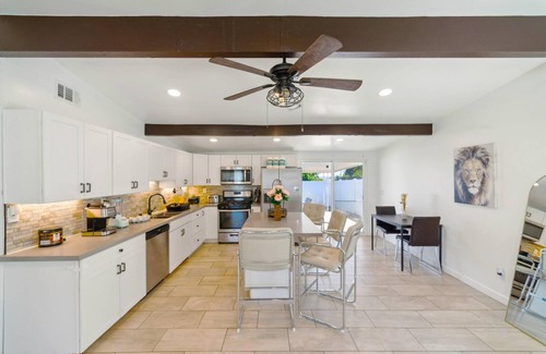La Presa House | Ranch 3BR/1Bth w Gated Yard, Garage, Bedside Crib