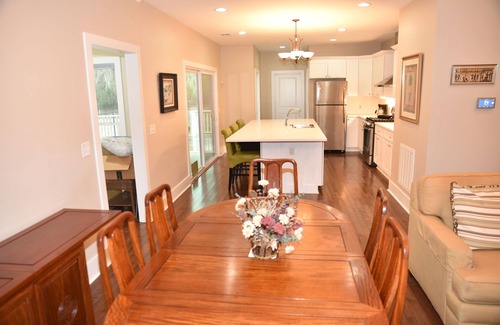 Saint Helena Island House | Ranch, 6 bedrooms and 5 baths home near Parris Island and Beaufort is beautiful.