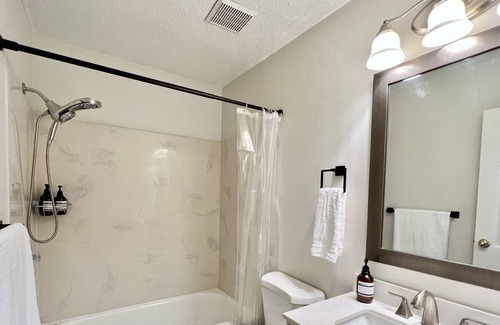 Easton House | Ranch Home 5 minutes to Easton/Airport. Pet-Friendly!