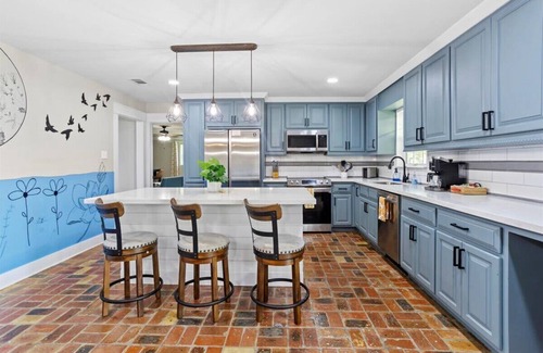 Gulfport House | Ranch Home Gem 5BR Home Sleeps 12 with Game Room