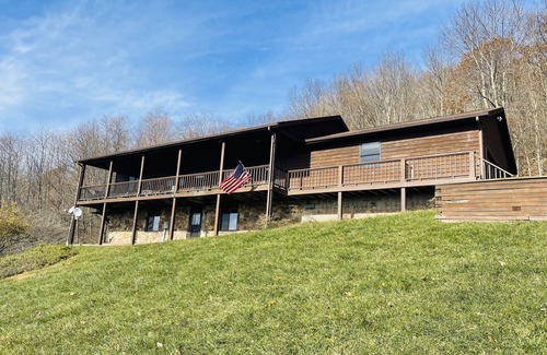 Dryfork House | Ranch Home w/Rolling Hill Views & Hot Tub