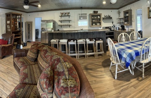 Centerville Cabin | Ranch Lodge - A Texas Ranch Getaway