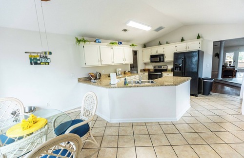Mount Pleasant House | Ranch near beaches, downtown, Shem Creek, Old Village