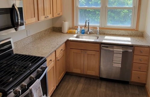 Reynoldsburg House | Ranch style 3 bedroom and 2 full bathroom home, fully furnished and remodeled.
