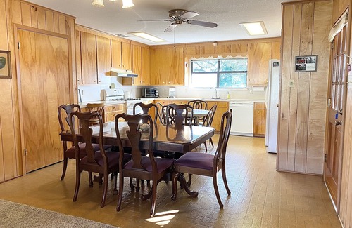 Fulton House | Ranch Style House 1/2 Block from Fulton Park & Fishing Pier on Aransas Bay.