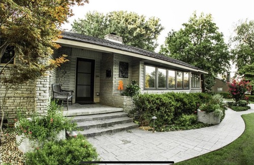 Tulsa House | Ranch Style Pool House- 2 miles to The PGA Championships