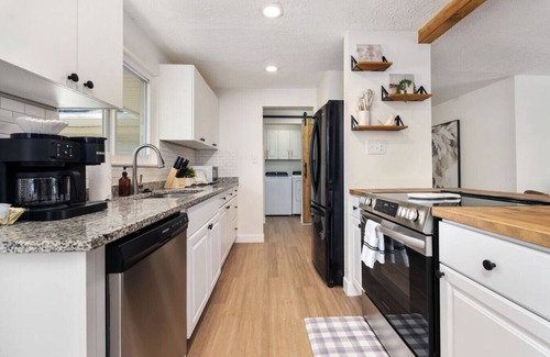 Reynoldsburg Apartment | Ranch with Garage & Fenced Yard on Quiet Street