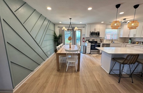 Bayview House | Rancher By the Bay - 1 Floor Living