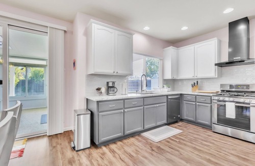 Rancho Cordova House | Rancho Heaven! Two-story 4bed 3bath Charming Home with fenced large backyard