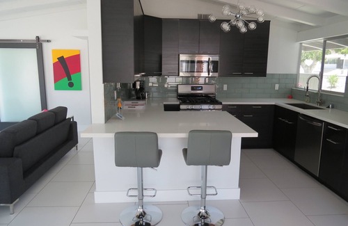 Magnesia Falls Cove House | Rancho Mirage Mid Century Modern Elegance