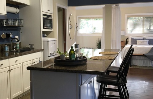 Loomis Cottage | Rancho Paradiso in Loomis is the perfect retreat!