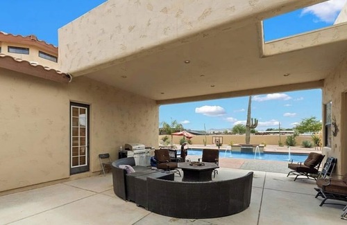 Valley Farms House | Rancho Retreat!