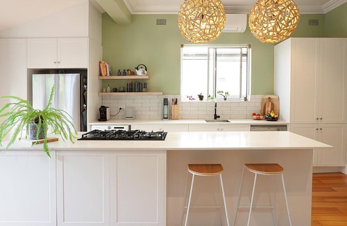 Randwick House | Randwick Rose (IH) - Stunning 3-bedroom home with sunny lush green garden.
