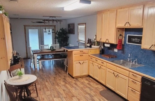 Bandera House | Randy's Place - Beautiful 4br W/Private Hot tub!