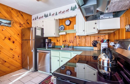 Rangeley House | Rangeley Manor B | Updated Cottage with Shared Waterfront Access on Rangeley Lake