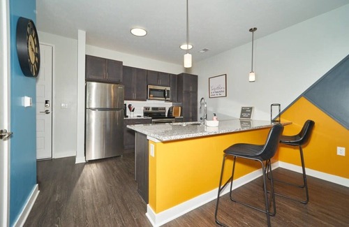 Downtown Indianapolis Apartment | Rare 1BDR Apt with Pool Gym Parking