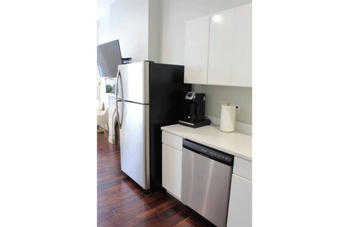 Albany Apartment | ★ RARE 1BR Apt with Character GREAT Location! W/D★