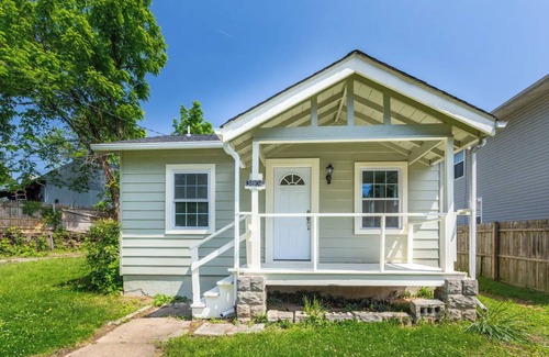 College Park House | Rare 2Bed 2Bath House - 6 min walk to metro