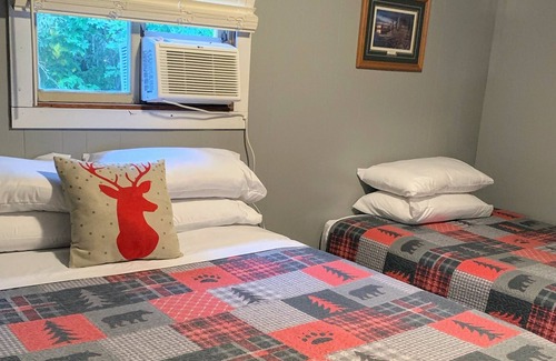 Amberg Cabin | Rare 3 BR cabin on the trail
