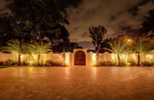 Highland Garden Villa | Rare 5-Home Luxury Compound Pool Hot Tubs Art Privacy Sleeps 16