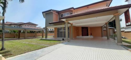 Ampang Villa | Rare and spacious pool villa , 10 minutes from KLCC & Pavillion