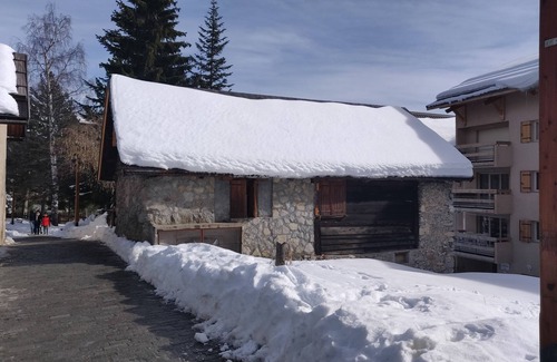 Saint-Etienne-de-Tinee House | Rare Auron Center: Cozy Duplex Barn