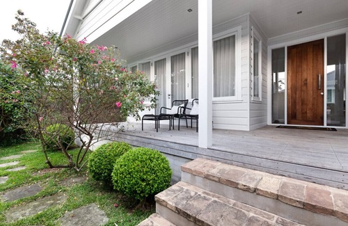 Avalon Beach House | Rare Beachside Gem - North Avalon