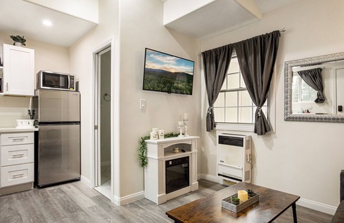 Twin Peaks Cottage | RARE Candlelight Cottage - Cozy Private Modern Romantic