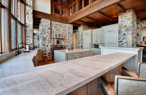 Deer Valley Ski Chalet | Rare Deer Valey Chalet w/ski access, hot tub, room for 18