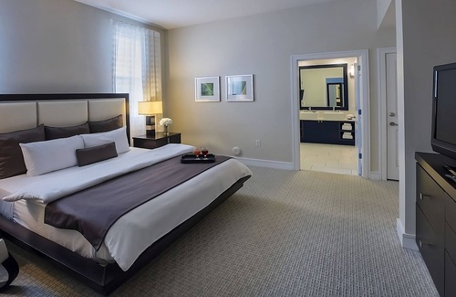 Ludlam Hotel | Rare Find! 3 Convenient Rooms | Outdoor Pool | Close to Downtown Miami