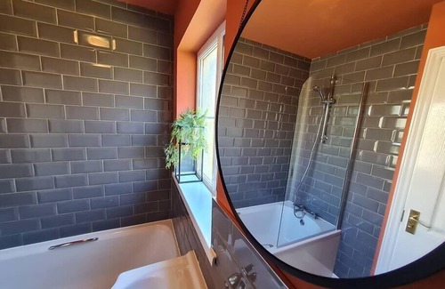 Merthyr Tydfil House | RARE FIND 3BR Detached with Garage Bike Park Wales