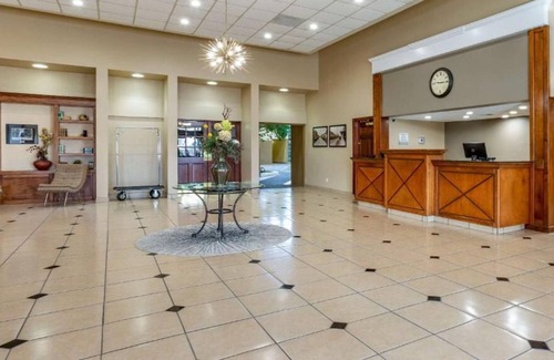 Roswell House | Rare Find! 4 Relaxing Units, Free Breakfast, Free Parking, Pet-friendly Property