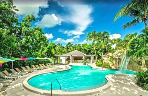Rock Harbor Resort | Rare Find! 4 Relaxing Units, 2 Pools, Pet-friendly