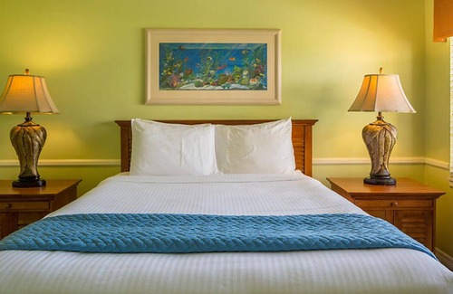 Delray Beach Resort | RARE FIND! Beach Front Resort at Gulf Stream - Sleeps 2-4, pool, hot tub, bbq