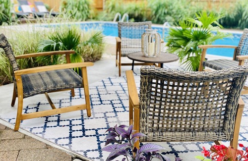 Arnold Cottage | Rare find! Chic cottage, salt water heated pool May 15-Oct15.
